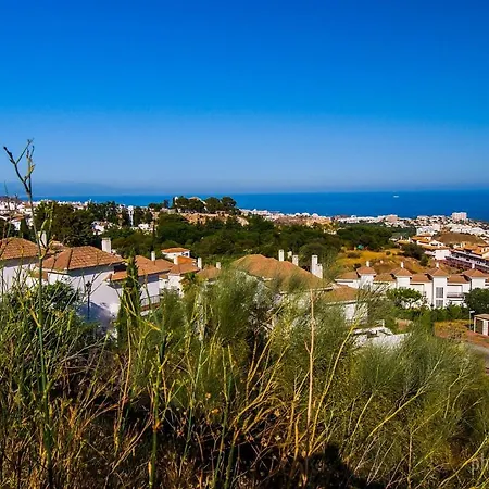Lomas De Mena 20 - Atico Con Vistas Al Mar - Barbacoa Y Piscina- Parking Gratis -excelente Conexion Wifi アパート ベナルマデナ